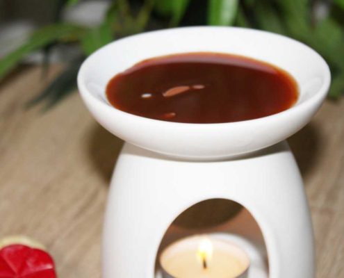Aromatherapie mit Wachs und ätherischen Ölen