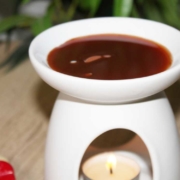 Aromatherapie mit Wachs und ätherischen Ölen