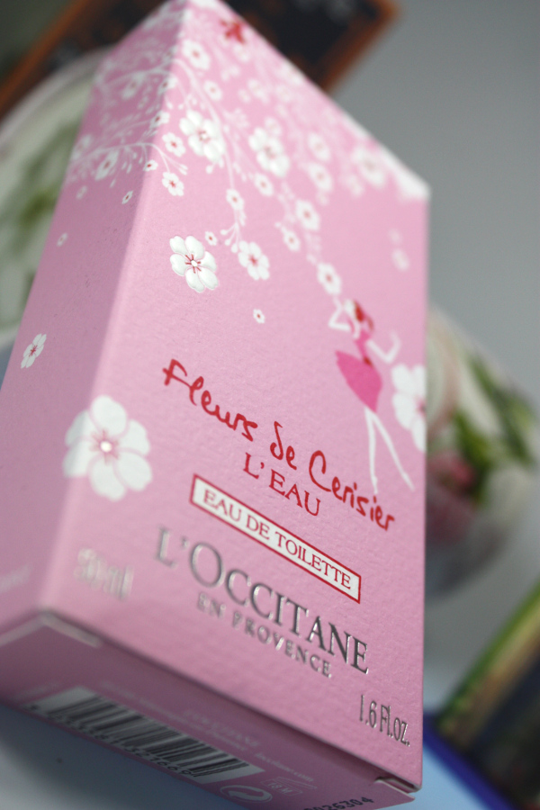 Parfumkarton von Fleurs de Cerisier