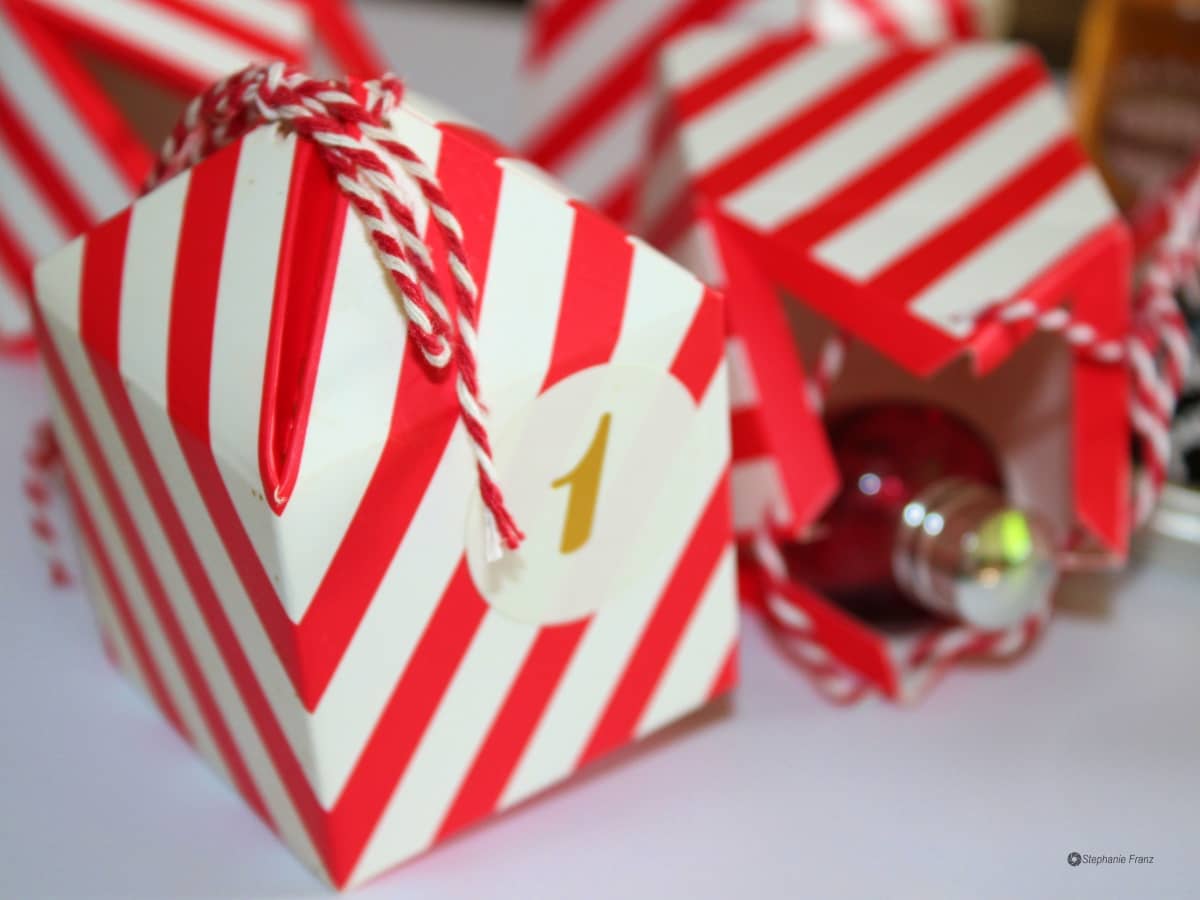 Mit Duftminiaturen und Proben Adventskalender selbst füllen