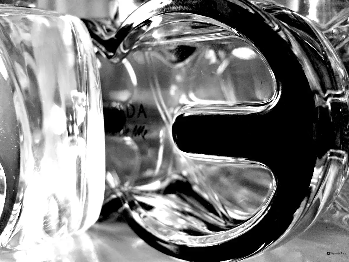 Esacda Parfum Flakon in Schwarz-Weiß