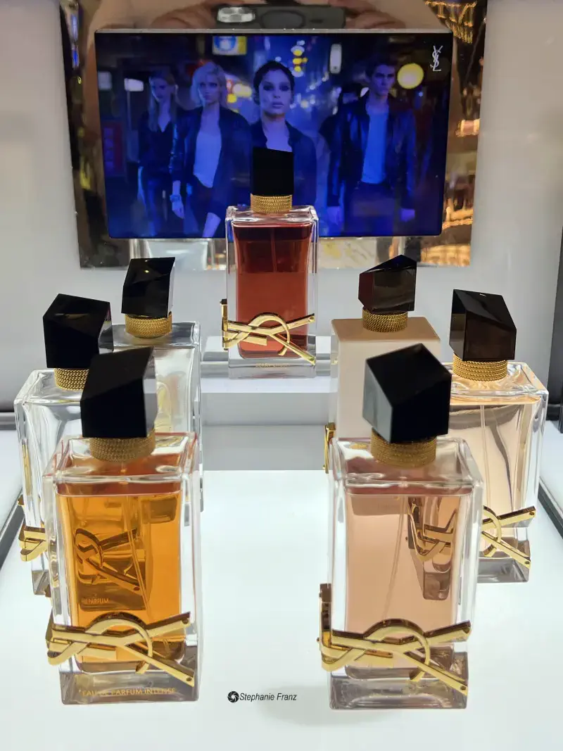 Dua Lipa – das Werbegesicht von Yves Saint Laurent Libre Parfum